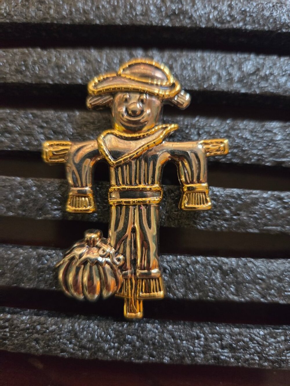 VINTAGE SCARECROW WITH PUMPKIN GOLTONE SIGNED